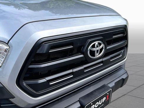 Used 2017 Toyota Tacoma SR AWD/4WD image 32