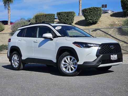 Used 2024 Toyota Corolla Cross LE w/ Moonroof Package image 4