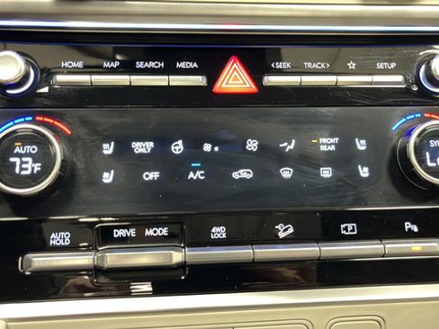 Used 2025 Hyundai Santa Fe Limited AWD/4WD image 18