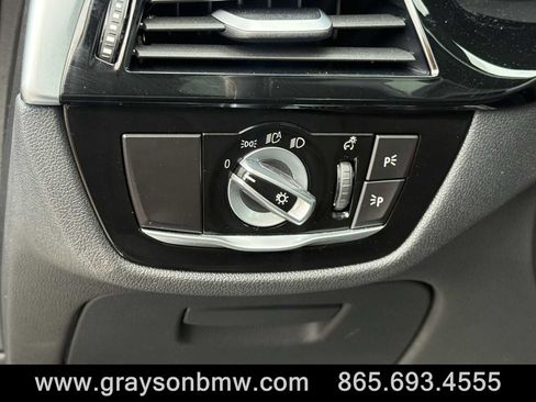 Used 2022 BMW 530e xDrive w/ Premium Package image 28