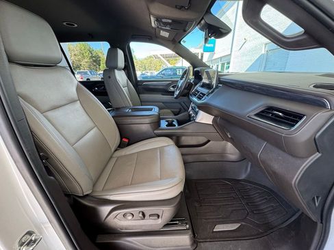 Used 2023 GMC Yukon SLT w/ SLT Luxury Package image 17
