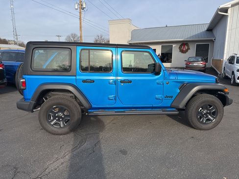 Used 2025 Jeep Wrangler Sport image 8