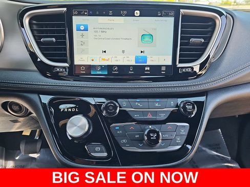 New 2027 Chrysler Pacifica Select FWD image 21