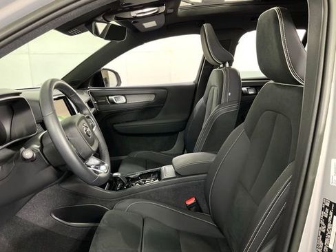Certified 2023 Volvo XC40 B5 Ultimate w/ Protection Package Premier image 29