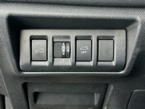 Used 2025 Subaru Outback Premium image 17