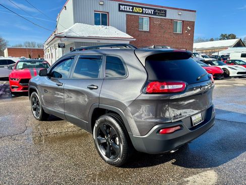 Used 2016 Jeep Cherokee Latitude w/ Cold Weather Group image 6