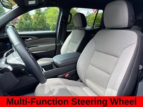 Used 2025 Chevrolet Traverse LT AWD/4WD image 14