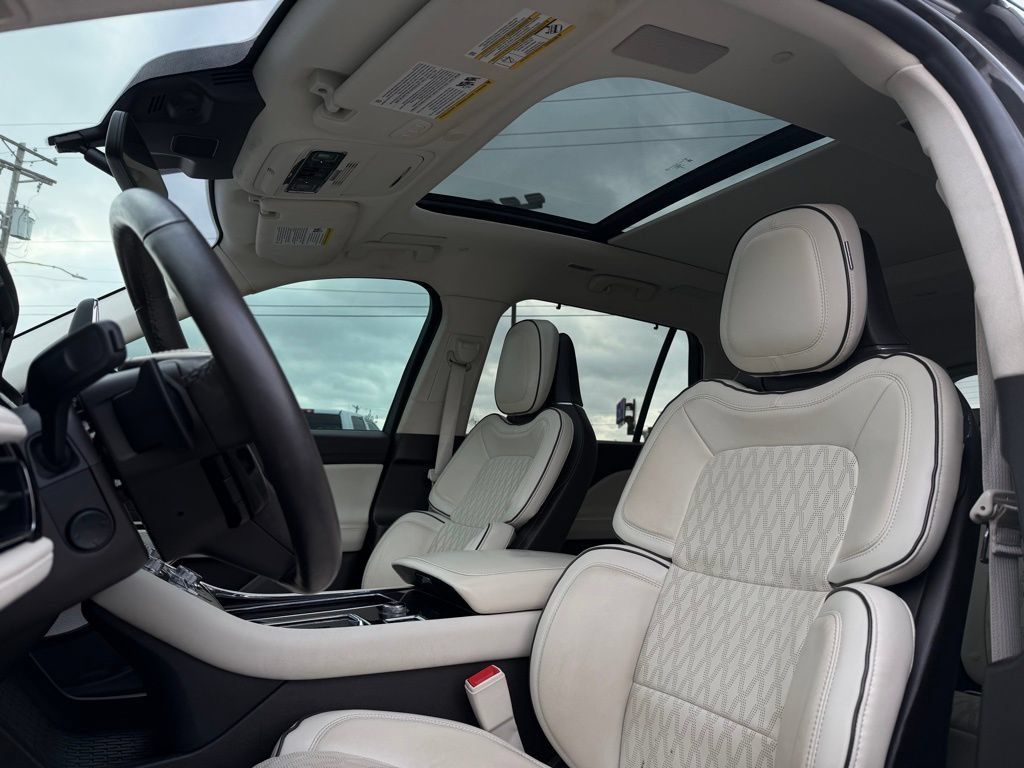 Used 2023 Lincoln Aviator Black Label w/ Dynamic Handling Package AWD/4WD image 22