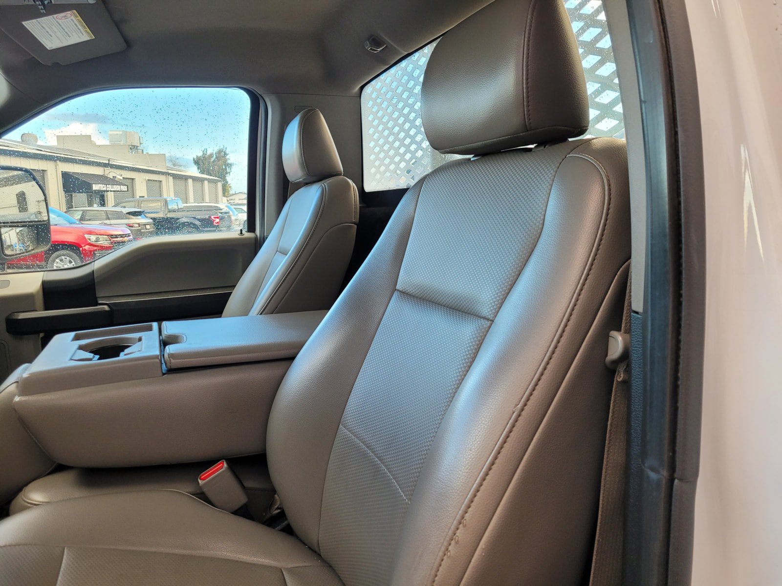 Used 2017 Ford F550 2WD Regular Cab Super Duty image 10