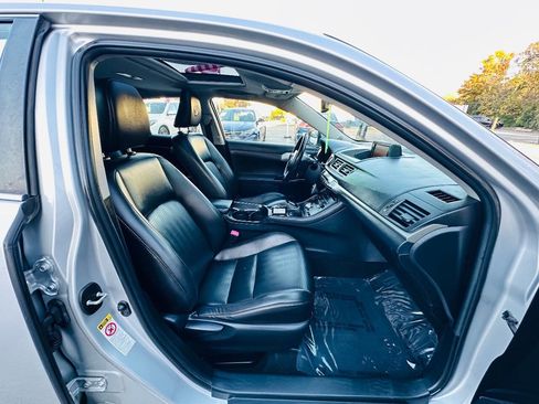 Used 2011 Lexus CT 200h Premium image 23