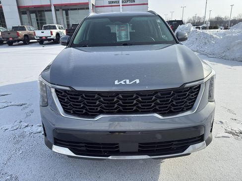 Used 2024 Kia Sorento S image 8