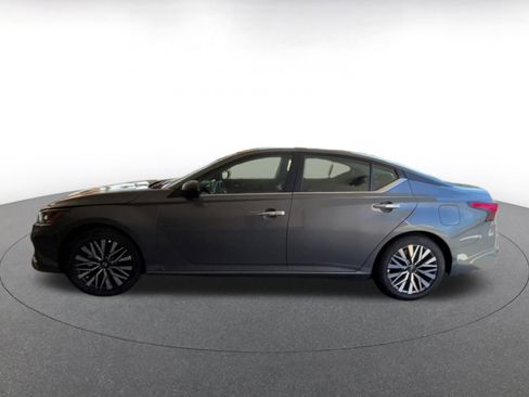 Used 2025 Nissan Altima 2.5 SV image 8