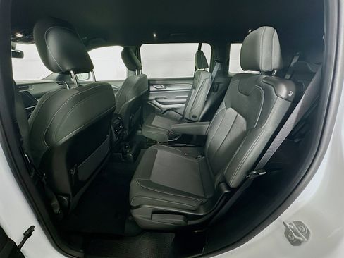 Used 2025 Jeep Grand Cherokee L Laredo image 27