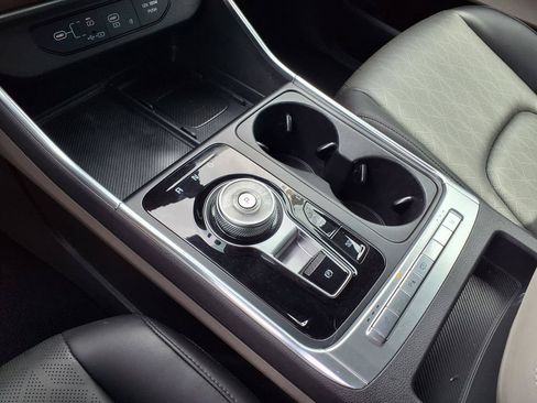 Used 2025 Kia Carnival EX FWD image 27