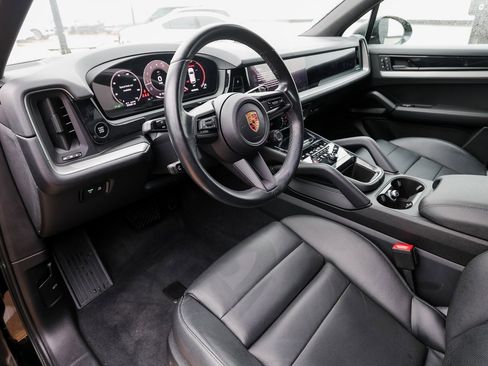 Certified 2024 Porsche Cayenne image 4