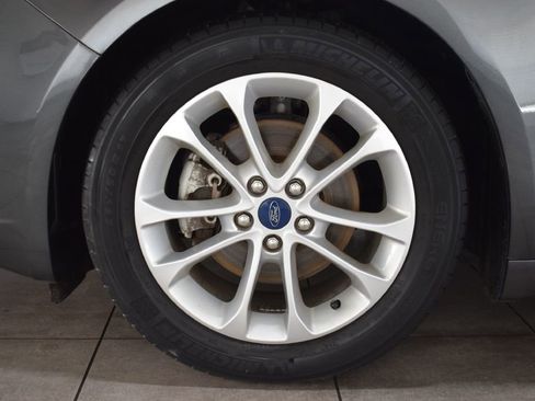 Used 2020 Ford Fusion SE image 31
