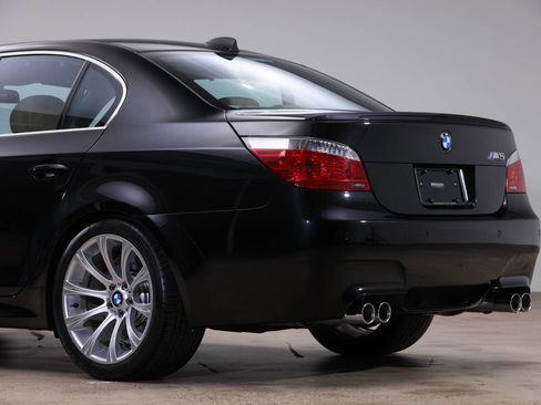 Used 2006 BMW M5 image 17
