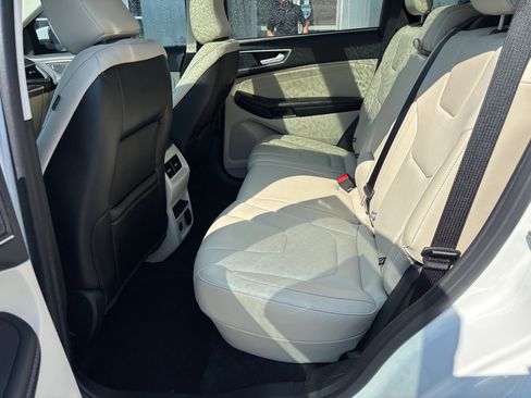 Used 2022 Ford Edge Titanium image 12