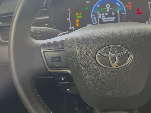 Used 2025 Toyota Camry SE w/ Convenience Package FWD image 19