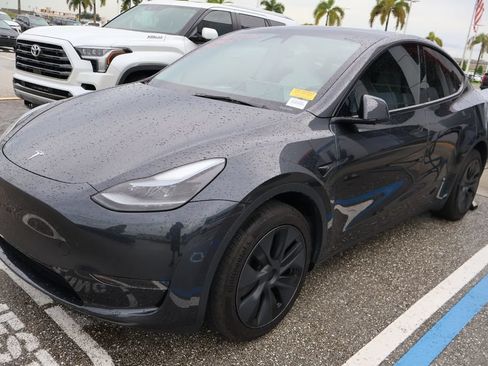 Used 2025 Tesla Model Y Long Range RWD image 2