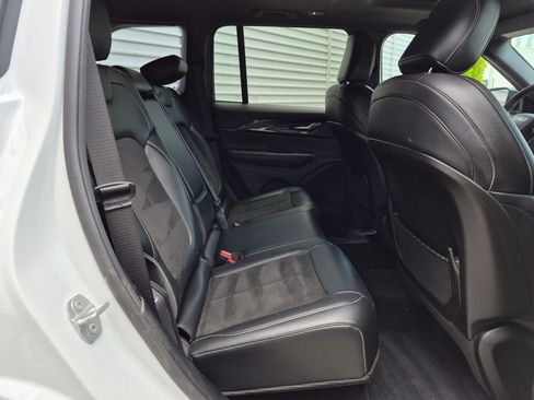 Used 2023 Jeep Grand Cherokee Altitude AWD/4WD image 28
