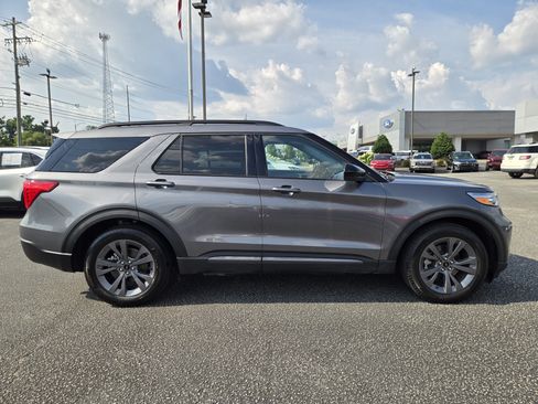 Certified 2024 Ford Explorer XLT w/ Equipment Group 202A RWD image 6