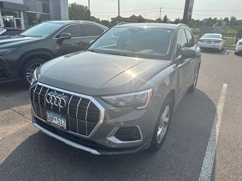 Used 2020 Audi Q3 2.0T Premium w/ Convenience Package AWD/4WD image 2