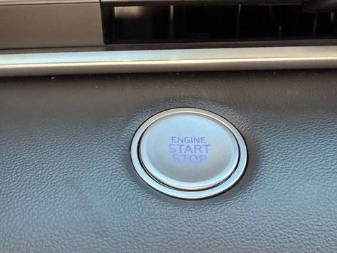Used 2025 Hyundai Elantra Hybrid FWD image 17