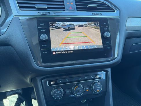 Used 2021 Volkswagen Tiguan SE image 12