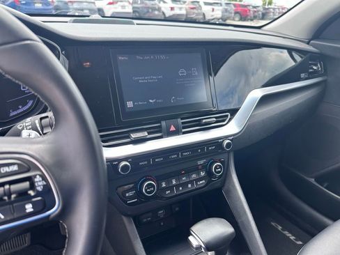 Certified 2022 Kia Niro EX FWD image 15