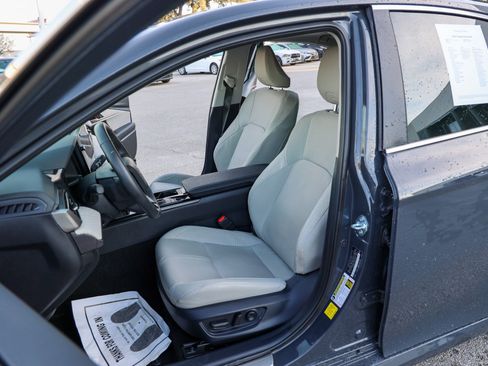 Used 2025 Toyota Camry XLE image 33