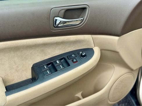 Used 2004 Honda Accord LX image 12