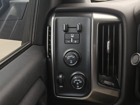 Used 2018 Chevrolet Silverado 1500 LT w/ Texas Edition image 20