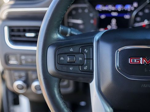 Used 2021 GMC Yukon XL SLT w/ SLT Premium Package image 17