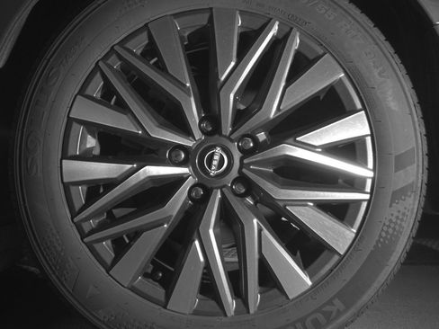 Used 2025 Nissan Altima 2.5 SV image 14