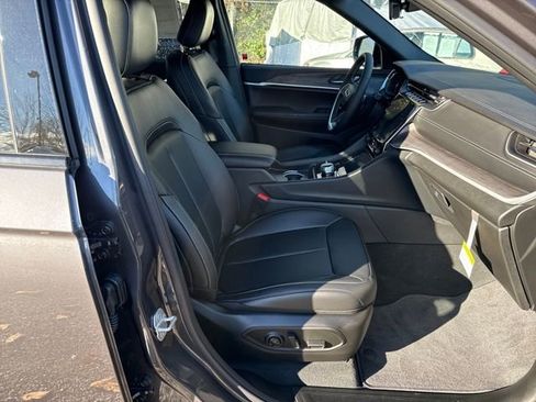 New 2025 Jeep Grand Cherokee Limited w/ Black Appearance Package image 9