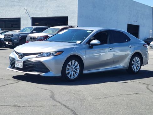 Used 2019 Toyota Camry LE FWD image 2