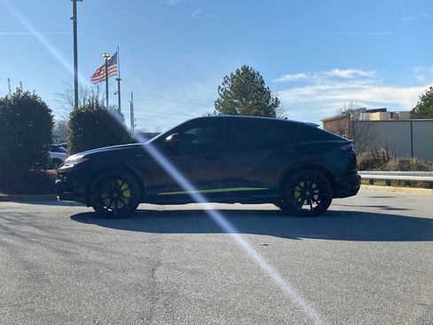 Used 2022 Lamborghini Urus image 14