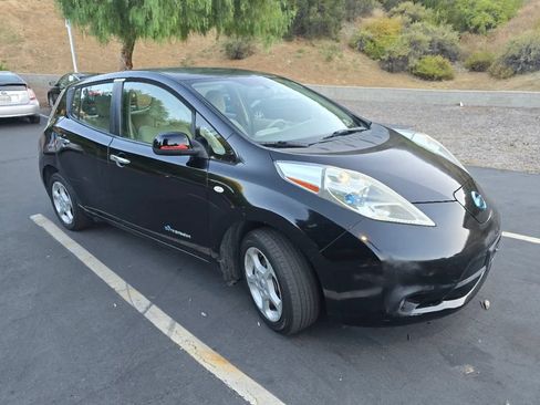 Used 2011 Nissan Leaf SL w/ Recycling/Organizational Pkg FWD image 3