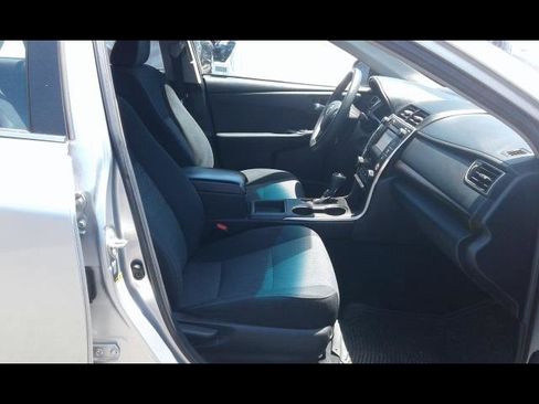 Used 2015 Toyota Camry LE image 5