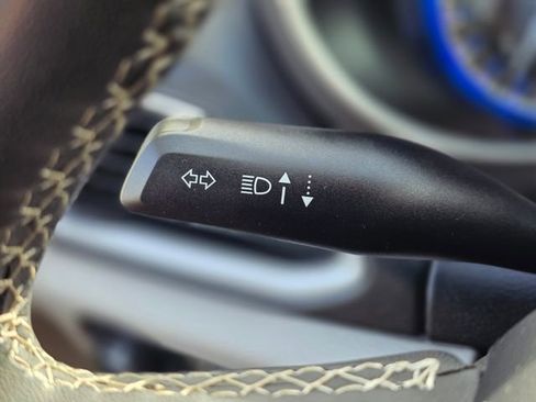 Used 2023 Chrysler Pacifica Touring-L image 38