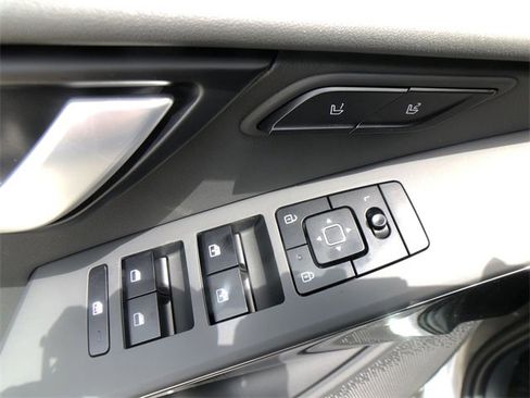 New 2025 Kia Niro SX image 13