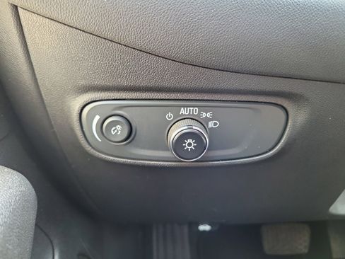 Used 2021 Chevrolet Equinox LS w/ LS Convenience Package AWD/4WD image 24