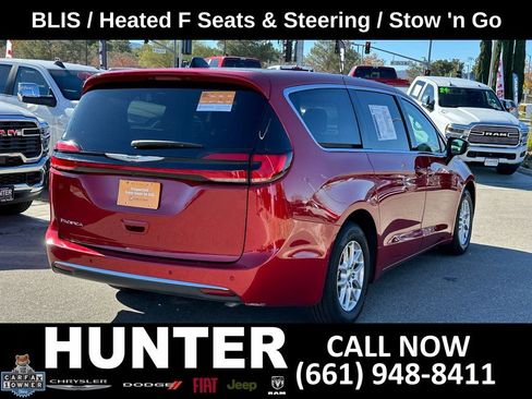 Used 2024 Chrysler Pacifica Touring-L FWD image 6
