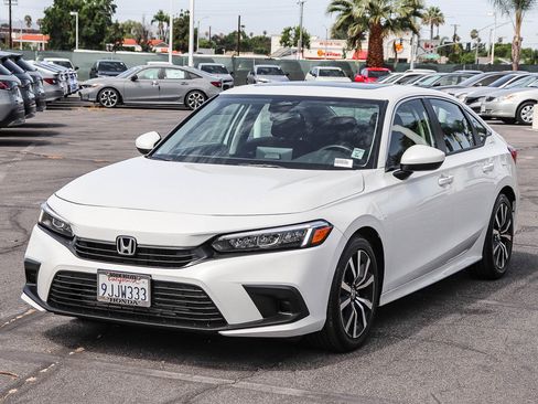 Used 2024 Honda Civic EX image 3