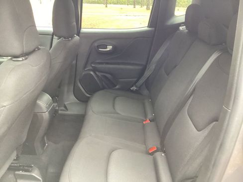 Used 2023 Jeep Renegade Latitude image 11