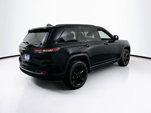 Used 2023 Jeep Grand Cherokee Altitude AWD/4WD image 5
