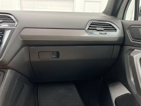 Used 2022 Volkswagen Tiguan SE R-Line image 42