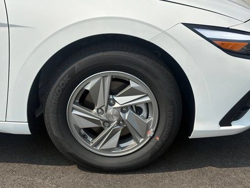 New 2026 Hyundai Elantra SE FWD image 21
