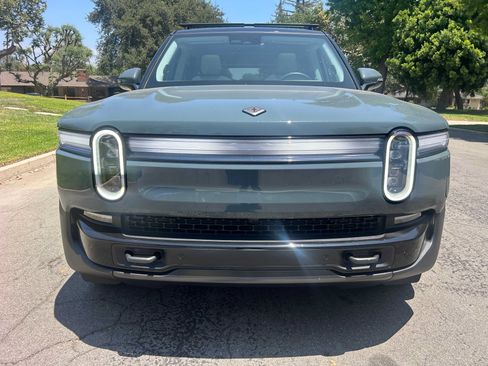 Used 2025 Rivian R1S Premium AWD/4WD image 3